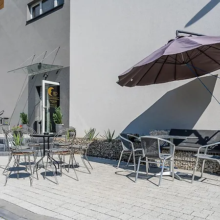 Hostel Północna 61-3
